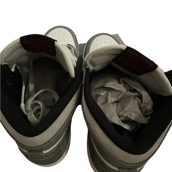 Jordan 1 Retro High OG - Picture 9 of 11